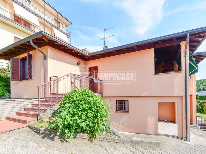 Casa quadrilocale in vendita in Via degli Alpini, Lipomo