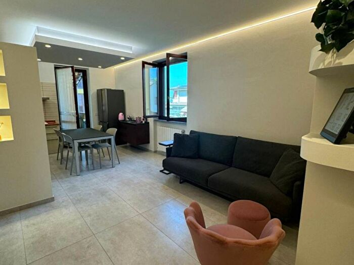 Appartamento quadrilocale in vendita in Via John Fitzgerald Kennedy, Centro, Caselle Lurani