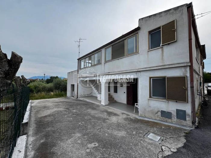 Casa quadrilocale in vendita in Miglianico