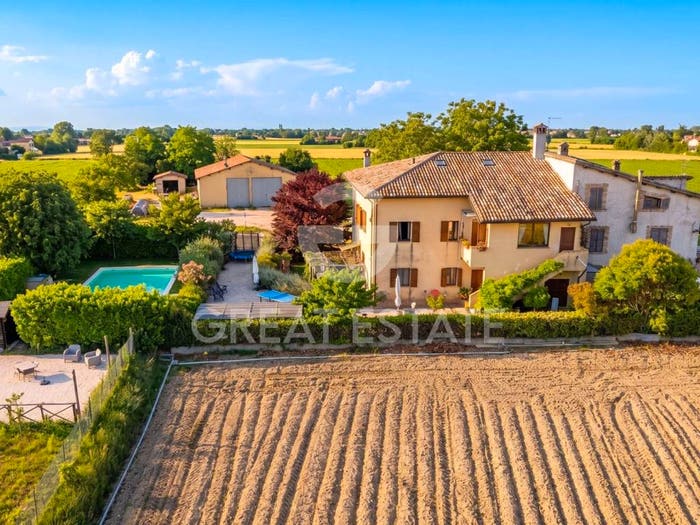 Casa con 6 locali in vendita in Montefalco