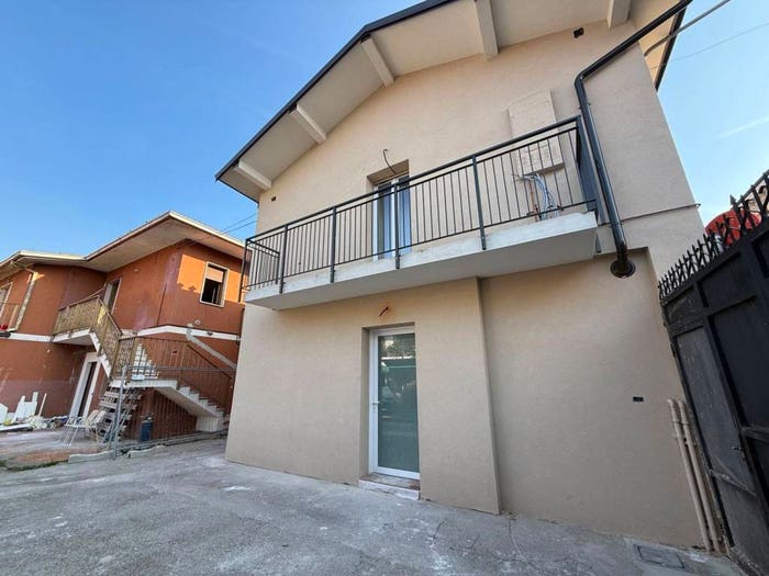 Appartamento trilocale in vendita in VIA SANT'ANTONIO SNC, Castelcovati