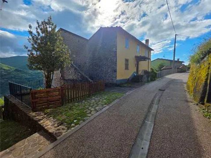 Casa con 6 locali in vendita in Via San Michele, Gallicano