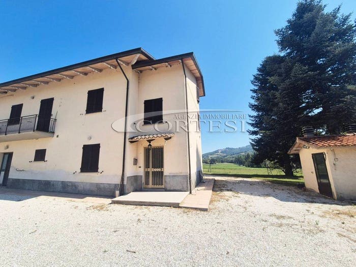 Appartamento quadrilocale in vendita in Vocabolo Casacce, Città di Castello