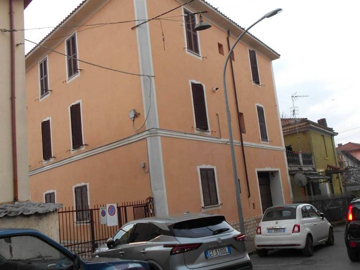 Appartamento quadrilocale in vendita in Via Giulio della Rovere, Centro, Cave