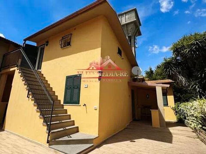 Casa con 6 locali in vendita in Via Dei Pini No Number, Pescia Romana, Montalto di Castro