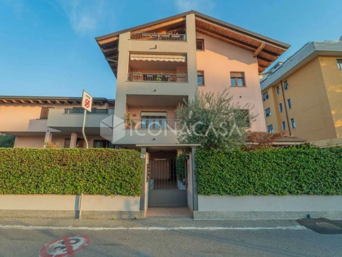 Appartamento trilocale in vendita in Via Vittorio Veneto, Centro, Parabiago