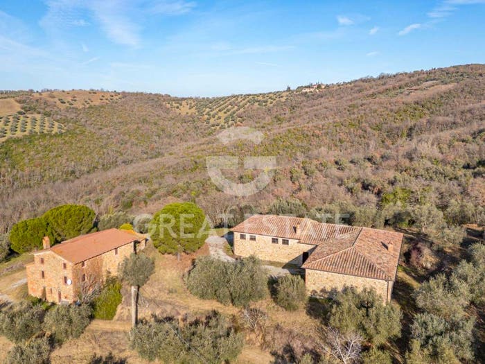 Casa con 6 locali in vendita in Via Cigne, Panicale
