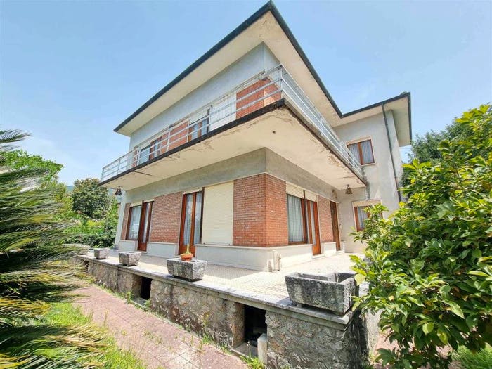 Casa con 6 locali in vendita in Camaiore Paese, Camaiore