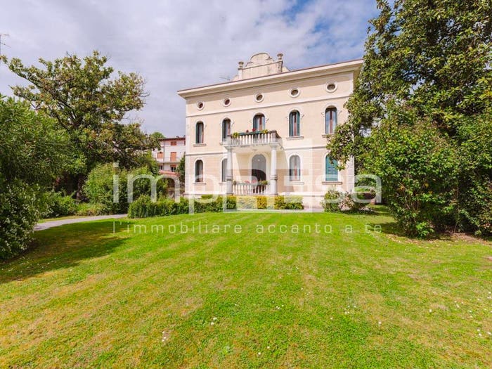 Casa con 6 locali in vendita in Viale XXIV Maggio, Centro, Conegliano