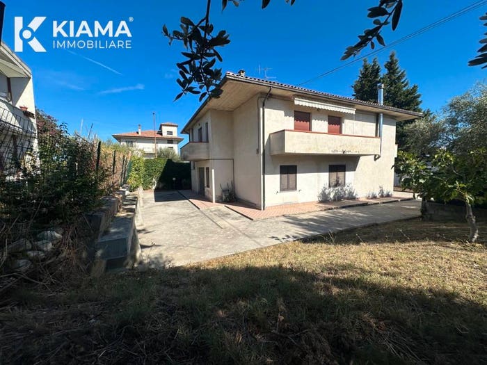 Casa con 6 locali in vendita in Via Primo Maggio, Ripattoni, Bellante