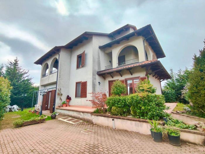 Casa con 6 locali in vendita in Via Caluso, Centro, Mazzè