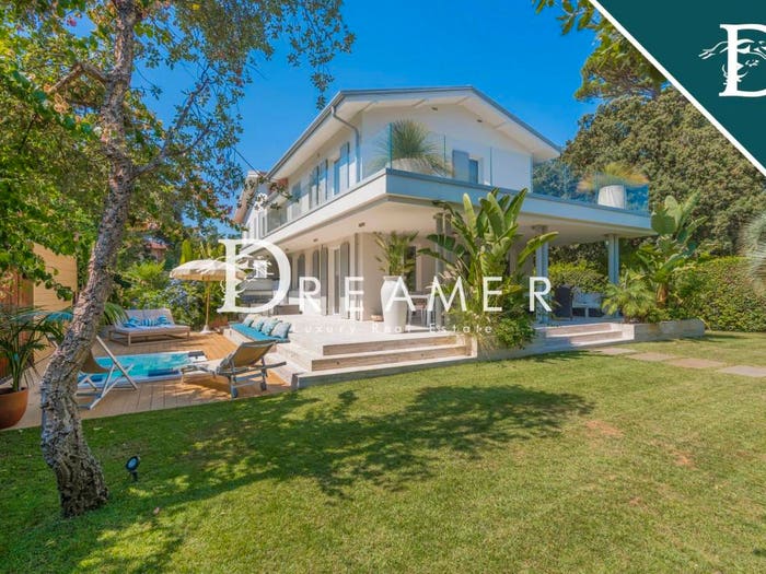 Casa con 6 locali in vendita in Via Padre Ignazio da Carrara A, Vittoria Apuana, Forte dei Marmi