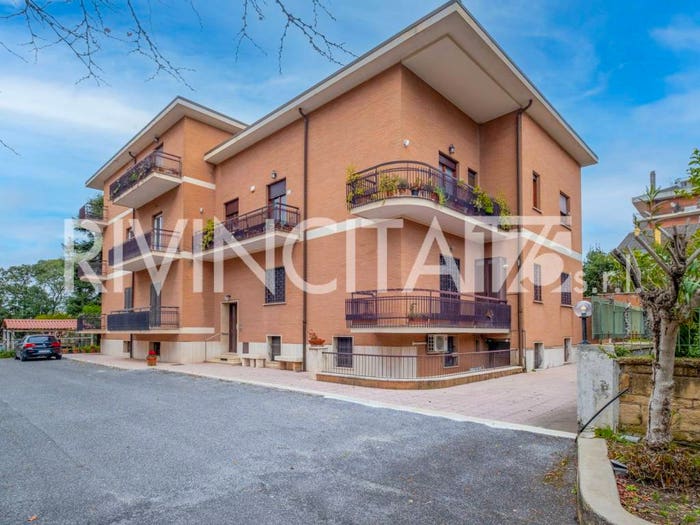 Appartamento trilocale in vendita in Via Portuense, Casetta Mattei Corviale, Roma