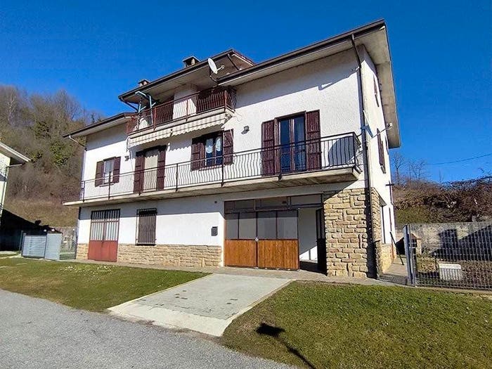 Casa con 6 locali in vendita in San Benedetto Belbo