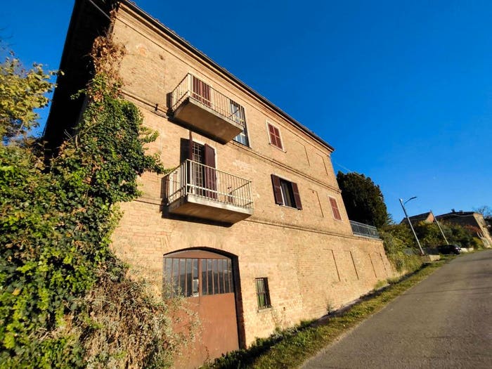 Casa con 6 locali in vendita in Regione Spessa, Agliano Terme