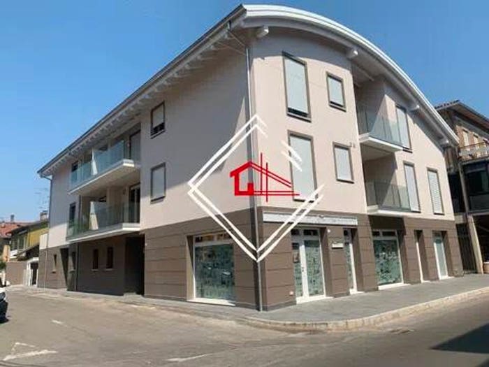 Appartamento trilocale in vendita in Corso Giuseppe Garibaldi, Centro, Novellara