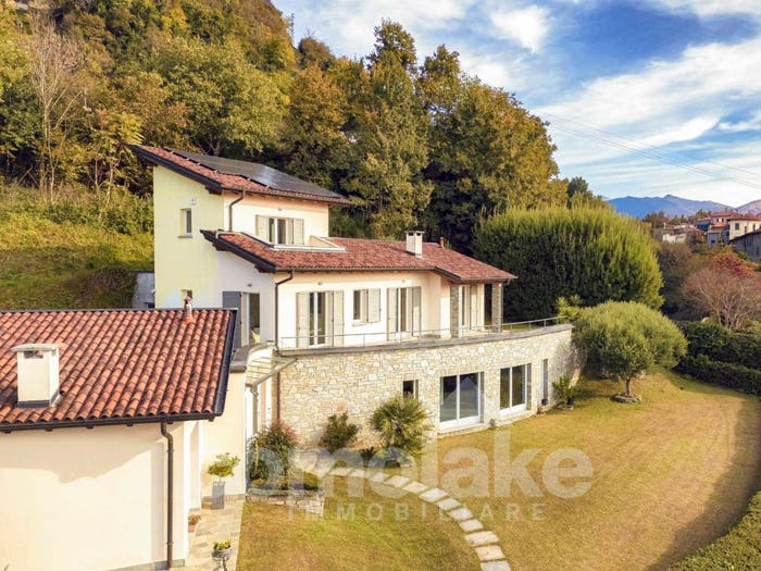 Casa con 6 locali in vendita in Via Paolo Carcano, Cernobbio