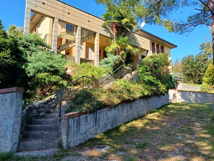 Casa con 6 locali in vendita in Via dei Ronchi, Centro, Imbersago