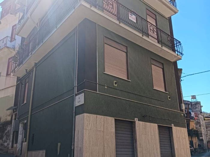 Appartamento con 6 locali in vendita in Via Ulisse, Bronte