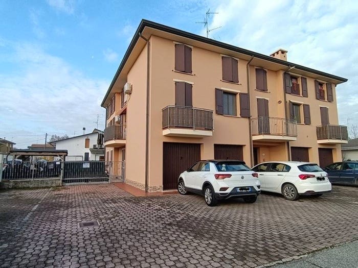 Appartamento trilocale in vendita in Via Francesco Santi, Centro, Moglia