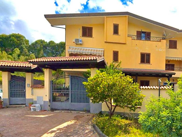 Casa con 6 locali in vendita in Contrada Torre Lupo, Cartolano, Falerna