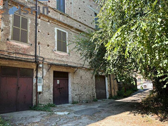 Appartamento con 6 locali in vendita in Via Dei Martiri, Centro Storico, Cosenza