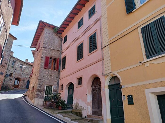 Casa con 6 locali in vendita in Orciatico, Lajatico