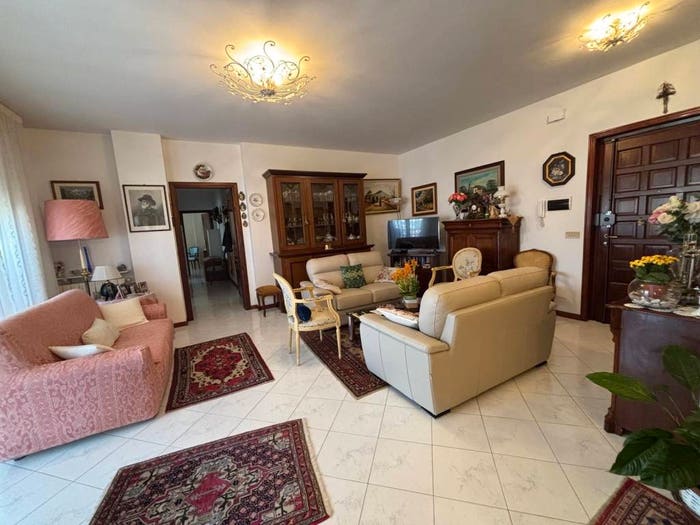 Appartamento trilocale in vendita in Via Ambrogio Celi, Centro, Massa