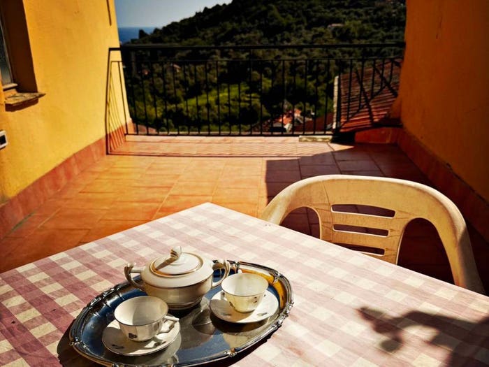Appartamento trilocale in vendita in Via Artallo, Porto Maurizio, Imperia