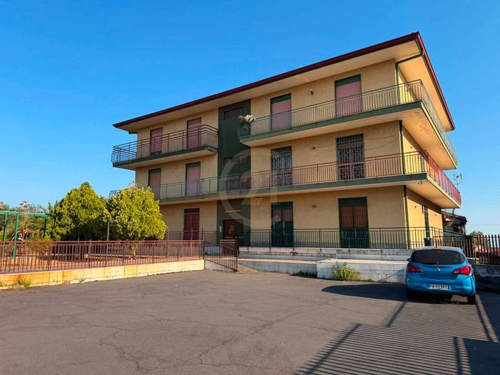 Appartamento quadrilocale in vendita in Viale Alcide De Gasperi, Camporotondo Etneo