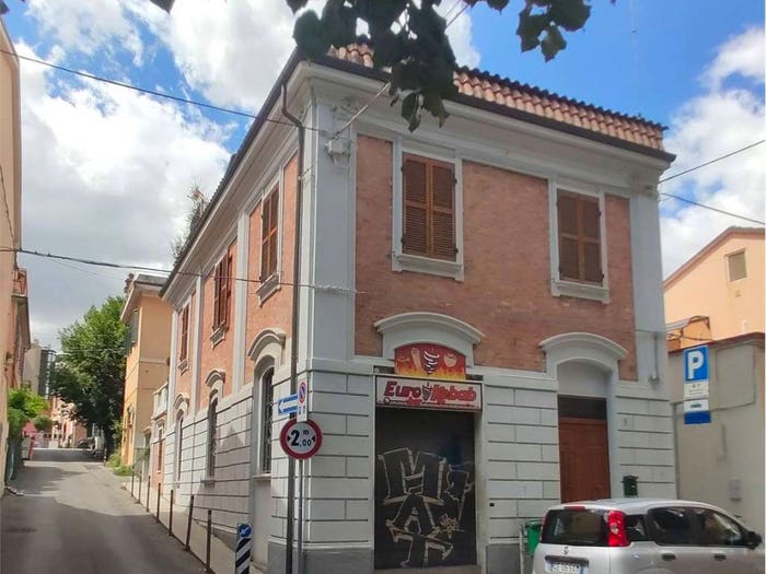 Casa con 6 locali in vendita in Centro, Falconara Marittima