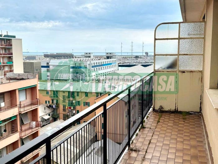 Appartamento trilocale in vendita in Via Gino Capponi, Sestri Ponente, Genova