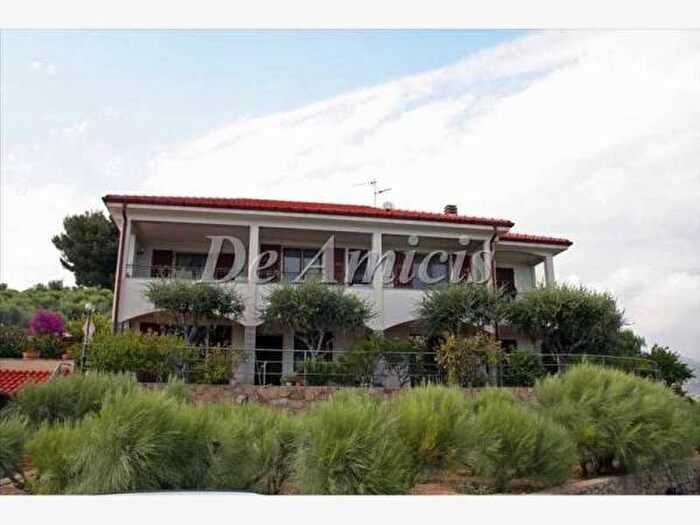 Casa con 6 locali in vendita in Vallecrosia
