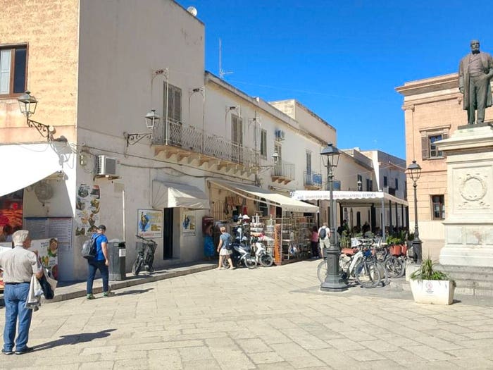 Appartamento con 5 locali in vendita in Piazza Europa, Centro, Favignana