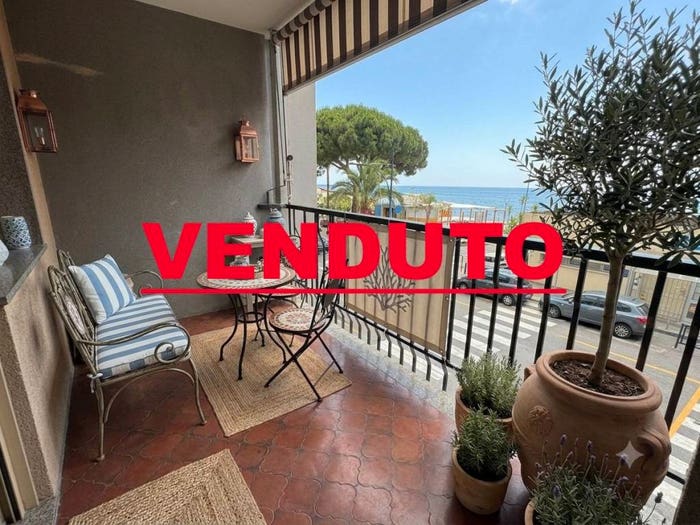 Appartamento quadrilocale in vendita in Via Don Giovanni Bado, Centro, Pietra Ligure