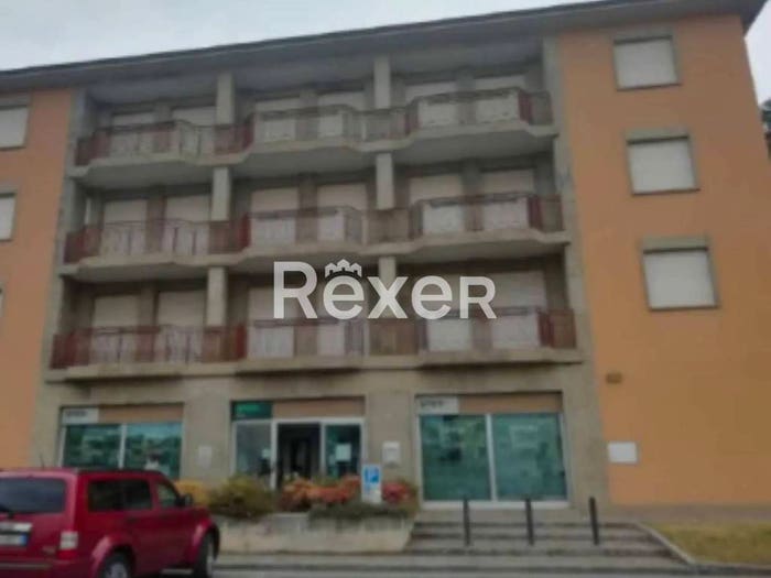 Casa con 6 locali in vendita in Via Cavour, Albano Sant'Alessandro