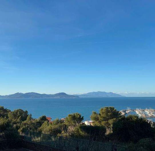 Appartamento con 6 locali in vendita in Centro, Piombino