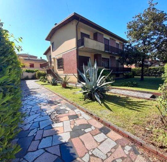 Casa con 6 locali in vendita in Stadio Sant'Antonio Marasio, Carrara