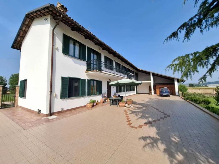 Casa con 6 locali in vendita in Strada Viazza Mortera, Castagnito