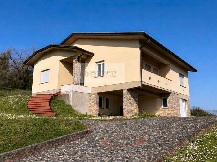 Casa con 5 locali in vendita in Via delle Corti, Balbano, Lucca