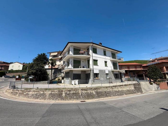 Casa con 6 locali in vendita in Piazza Colbert, Centro, Barolo