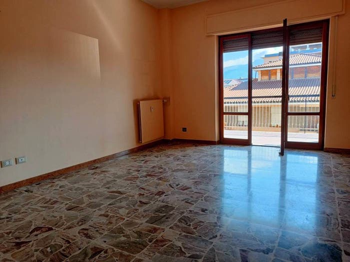 Appartamento con 6 locali in vendita in Via Antonino Calcagnadoro, Rieti