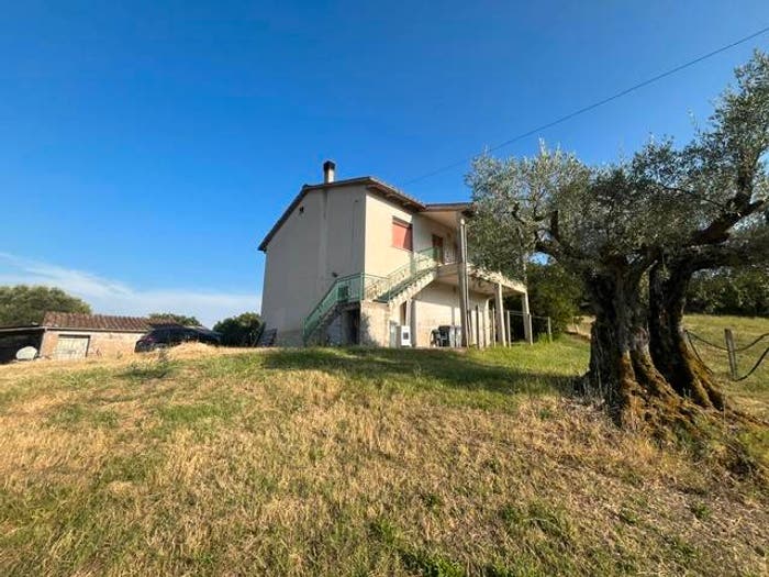Casa con 6 locali in vendita in Gualdo, Narni