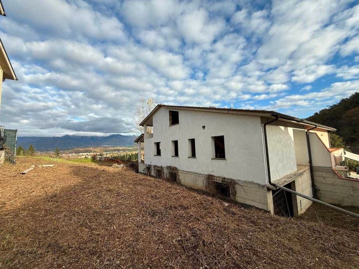 Casa con 6 locali in vendita in Figline Valdarno, Figline e Incisa Valdarno