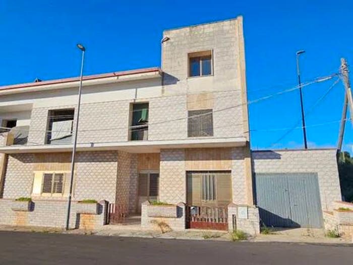 Casa con 6 locali in vendita in Via Luigi Pirandello, Casarano
