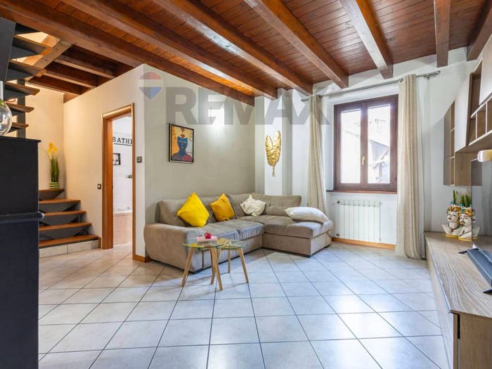 Appartamento trilocale in vendita in via Borghetto, Centro, Alzate Brianza