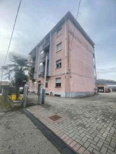 Appartamento trilocale in vendita in Corso Xxv Aprile, Centro, Gozzano