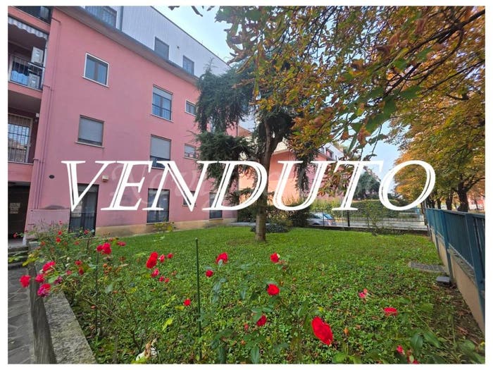Appartamento quadrilocale in vendita in Via Giovanni Pascoli, Centro, Pessano con Bornago