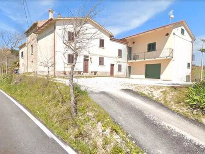 Casa con 6 locali in vendita in Cagli