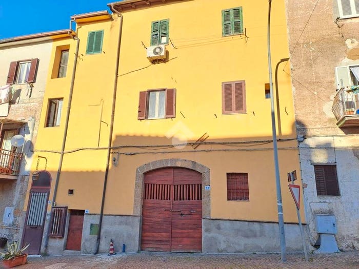 Appartamento trilocale in vendita in Via Roma, Faleria